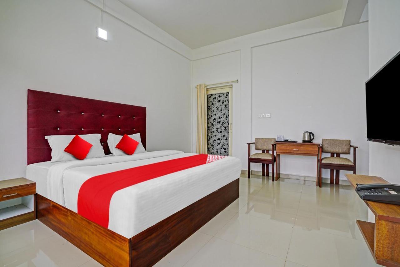 Oyo Flagship 81260 Star Lights Hotel Munnar Kültér fotó