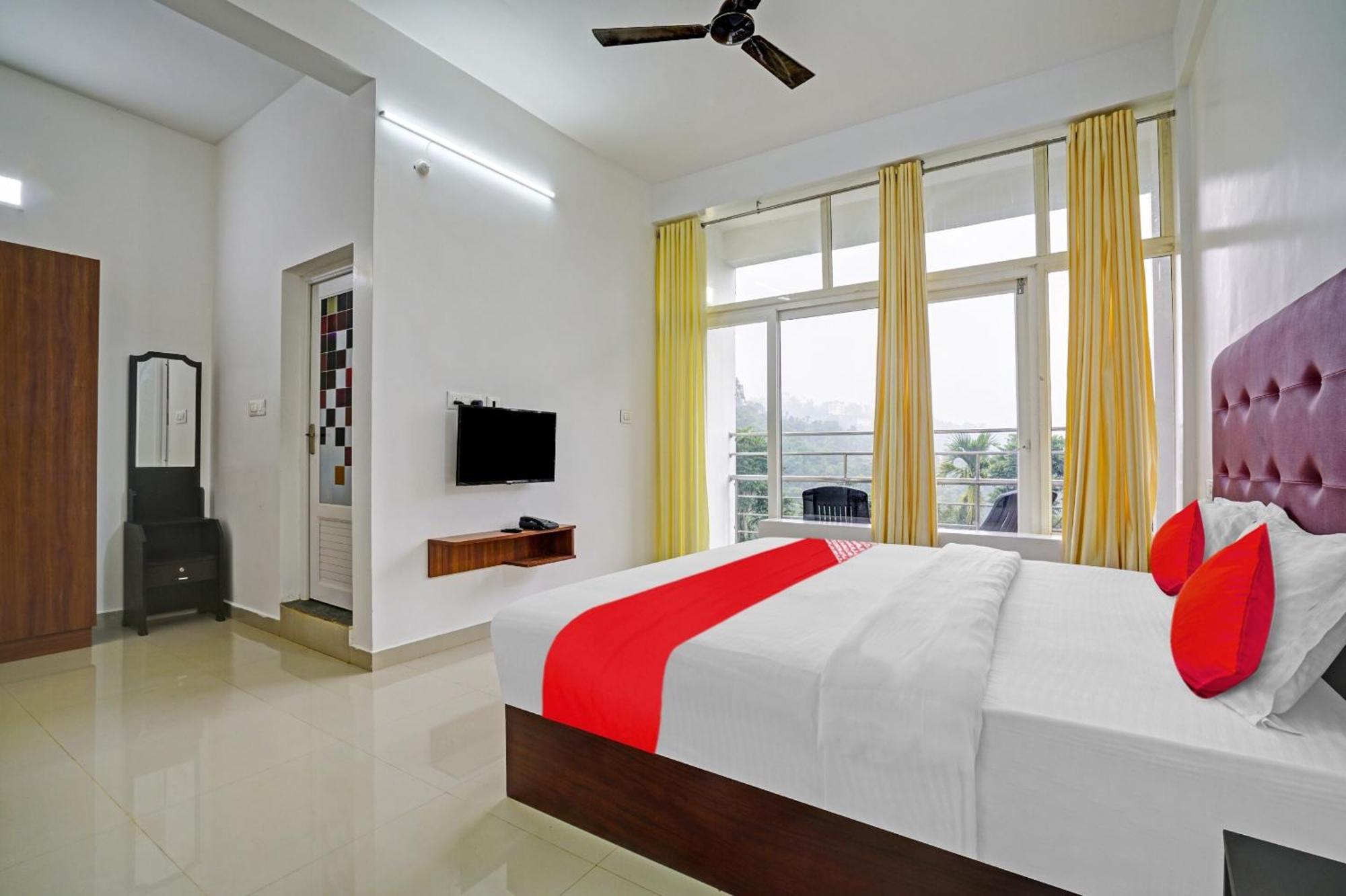 Oyo Flagship 81260 Star Lights Hotel Munnar Kültér fotó