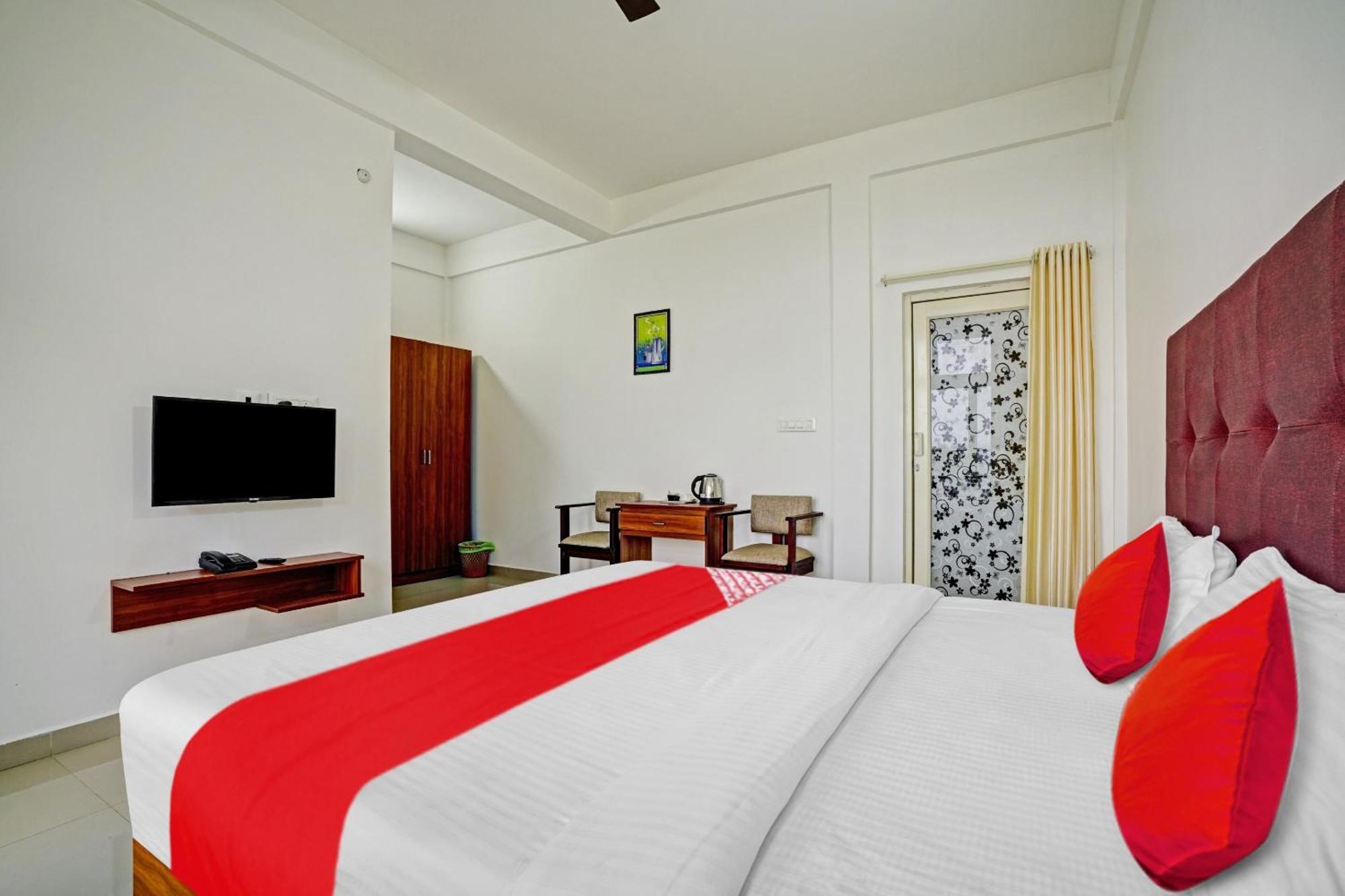 Oyo Flagship 81260 Star Lights Hotel Munnar Kültér fotó