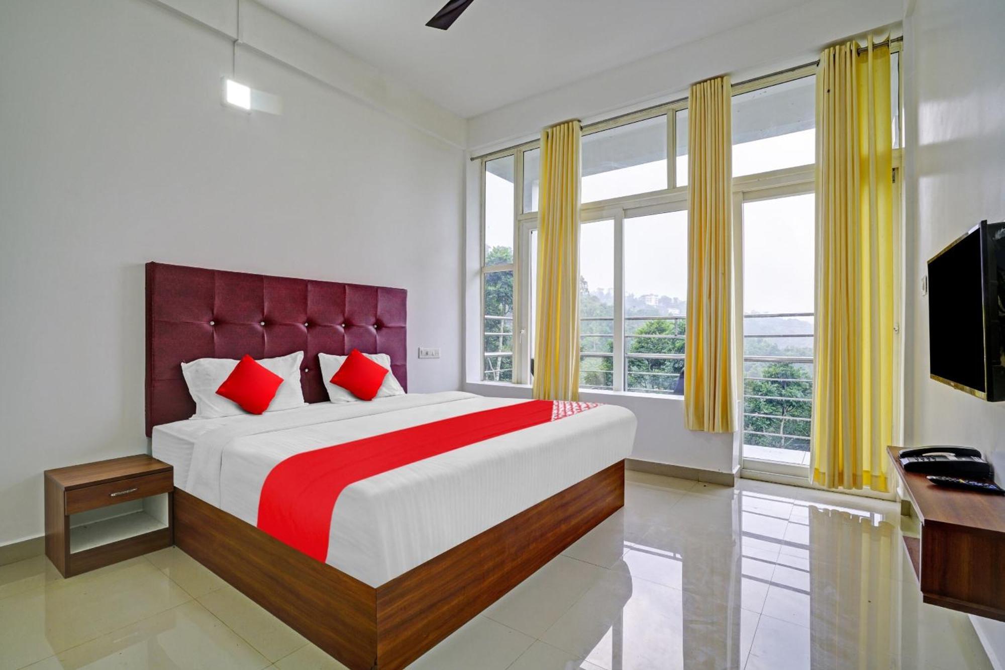 Oyo Flagship 81260 Star Lights Hotel Munnar Kültér fotó